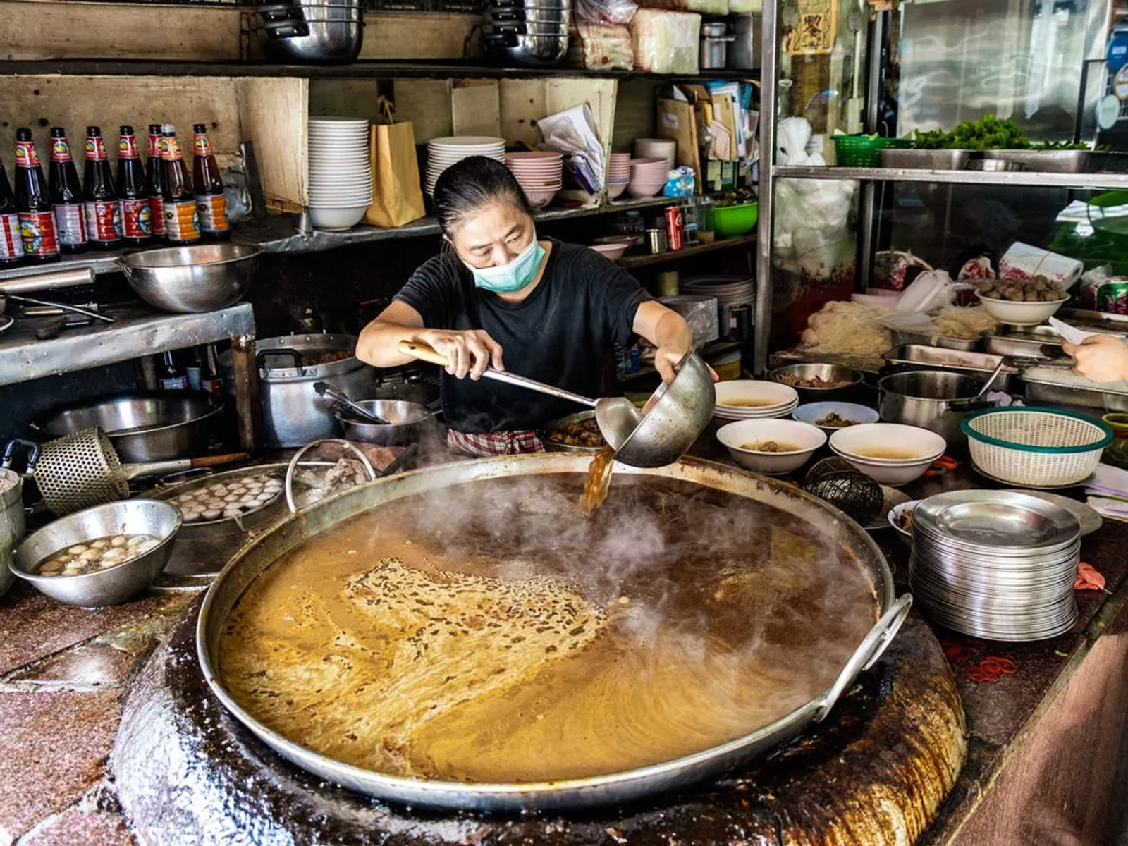 Unik! Restoran Thailand Menyajikan Kaldu yang Direbus Lebih 45 Tahun
