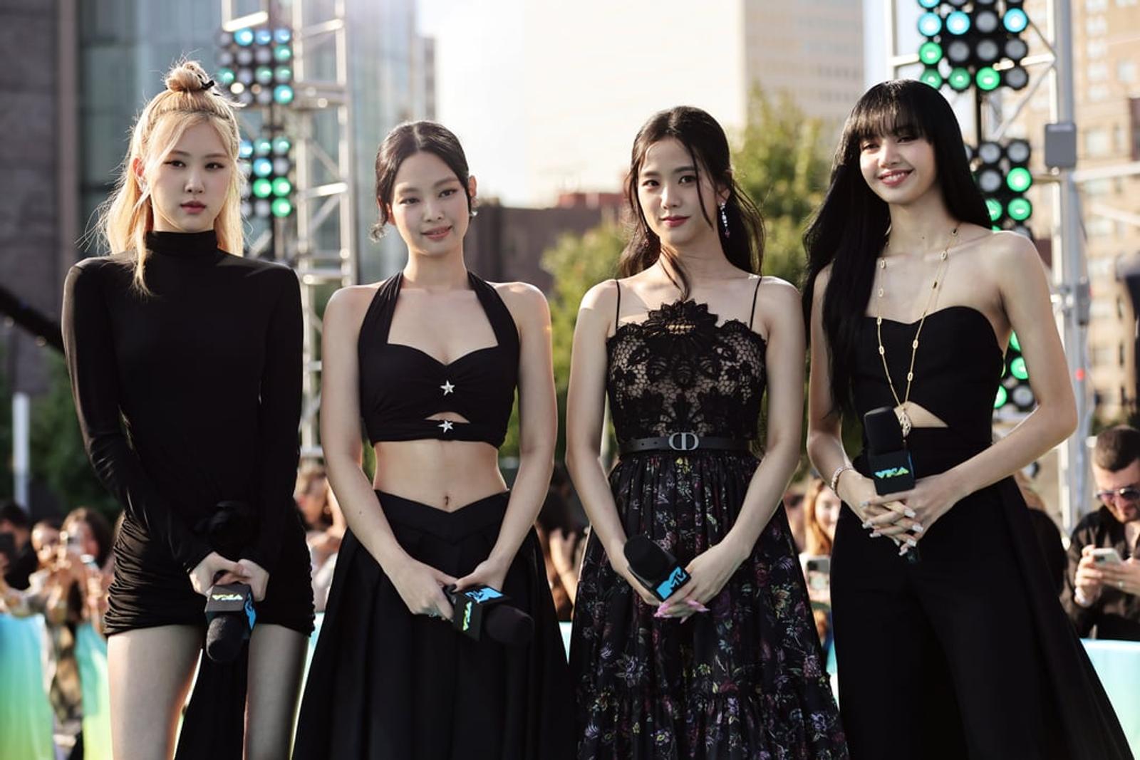 Gaya Terbaik Para Artis di Karpet Merah MTV VMA 2022