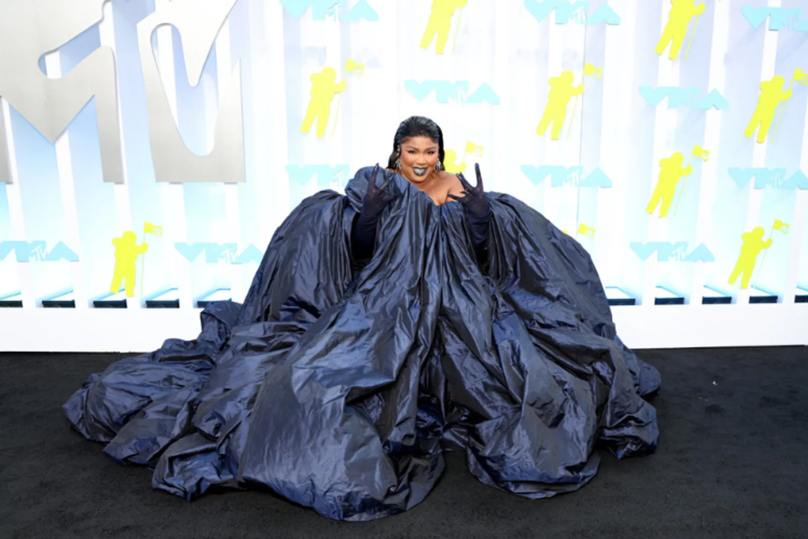Gaya Lizzo di Red Carpet VMA 2022, Terinspirasi dari Karakter Disney?