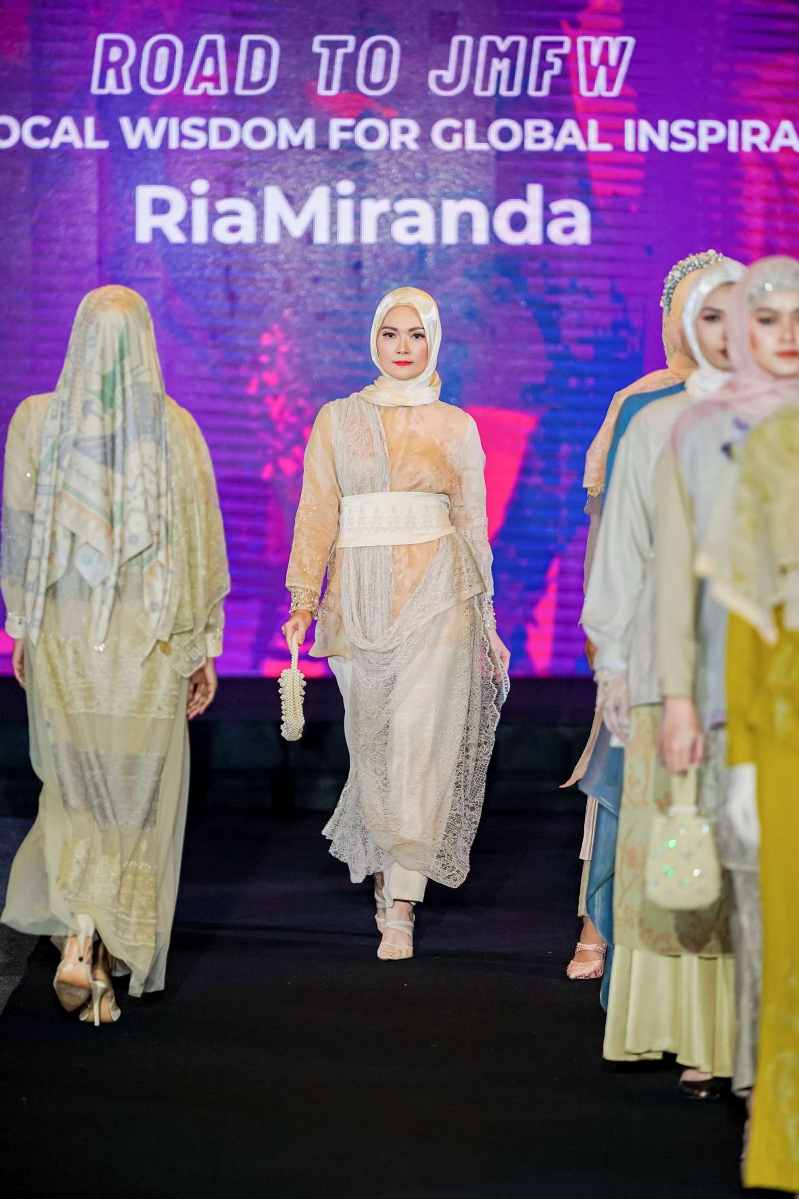 Penampilan 8 Brand untuk Road to Jakarta Muslim Fashion Week 2023