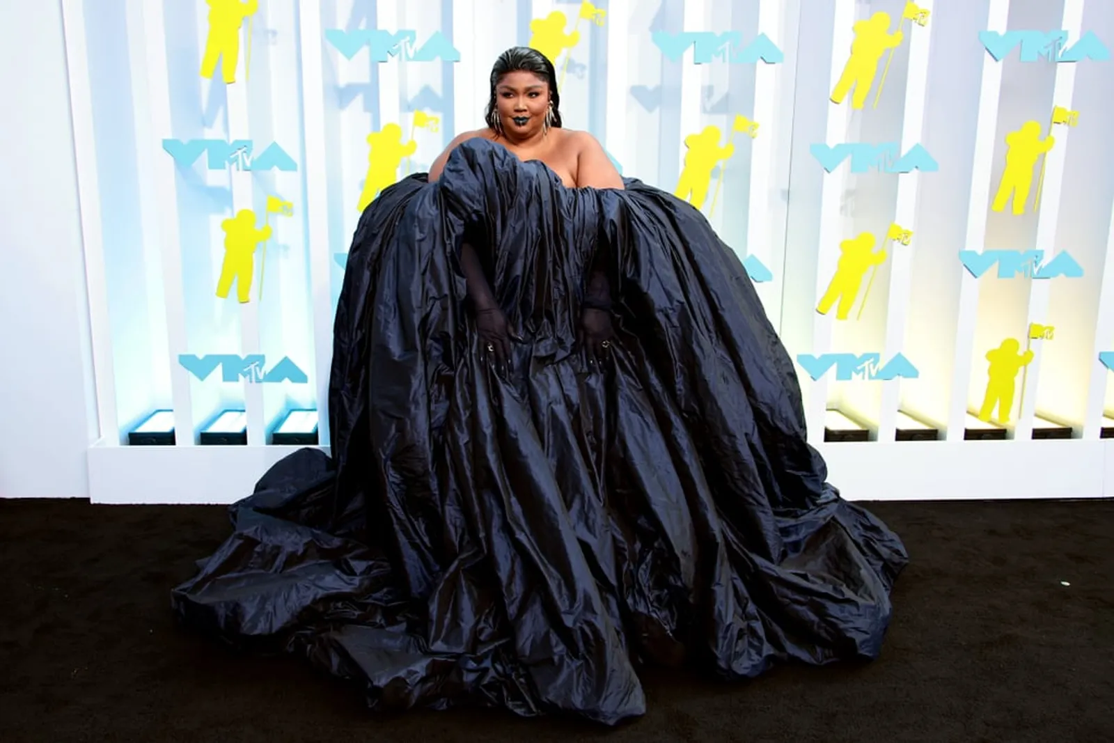 Gaya Lizzo di Red Carpet VMA 2022, Terinspirasi dari Karakter Disney?