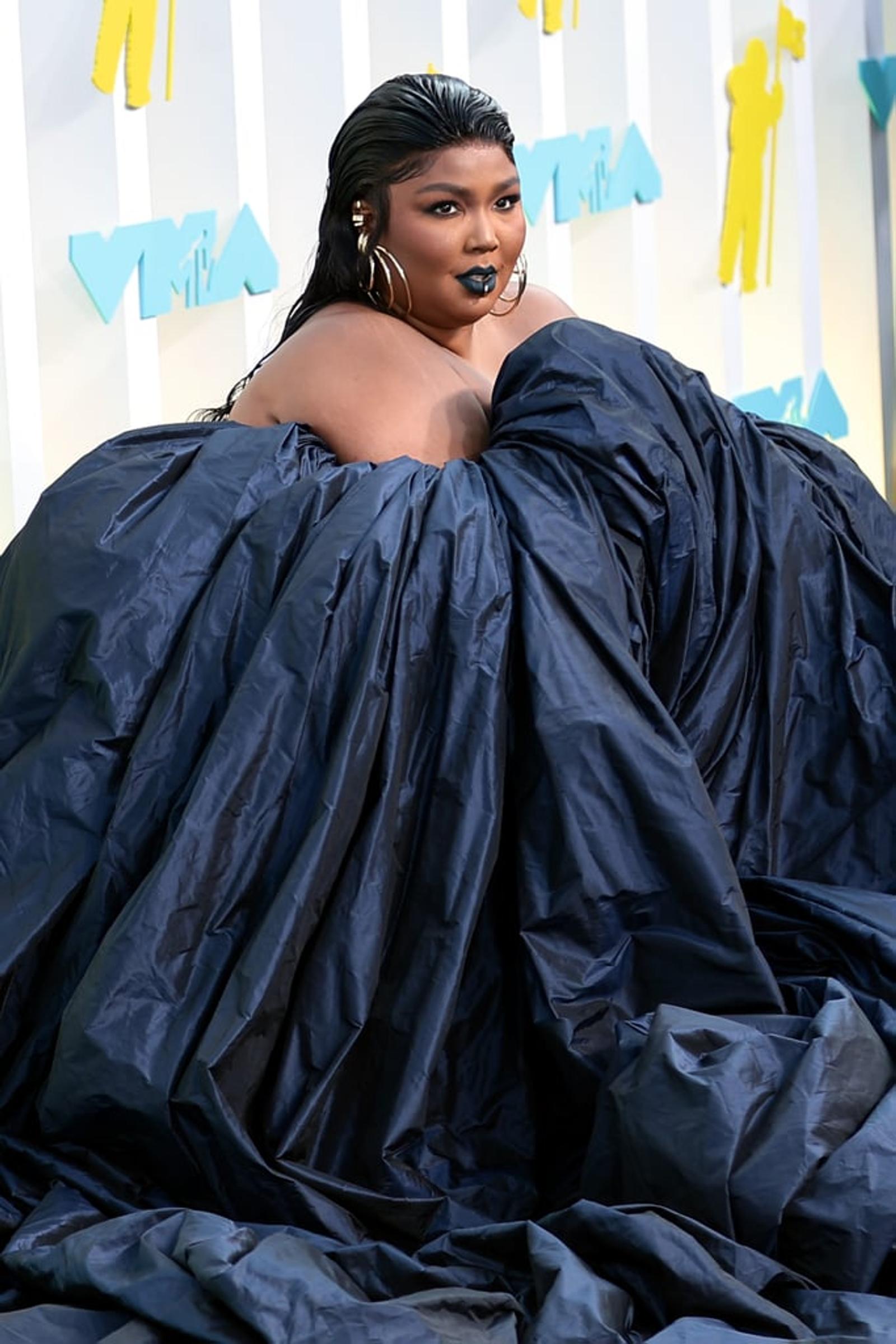 Gaya Lizzo di Red Carpet VMA 2022, Terinspirasi dari Karakter Disney?