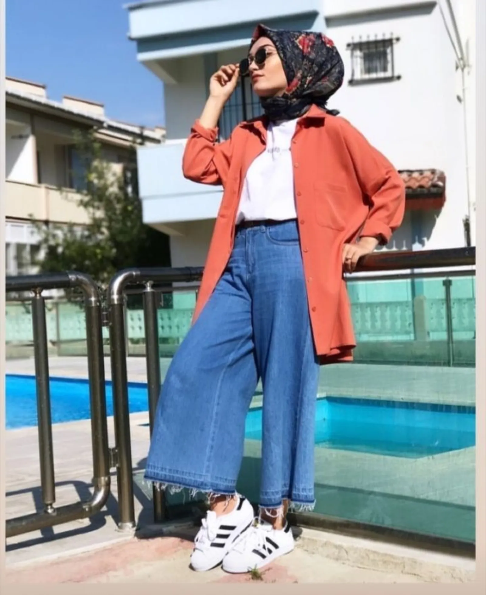 11 OOTD Kulot Jeans Terbaru, Inspirasi Tampil Fashionable!