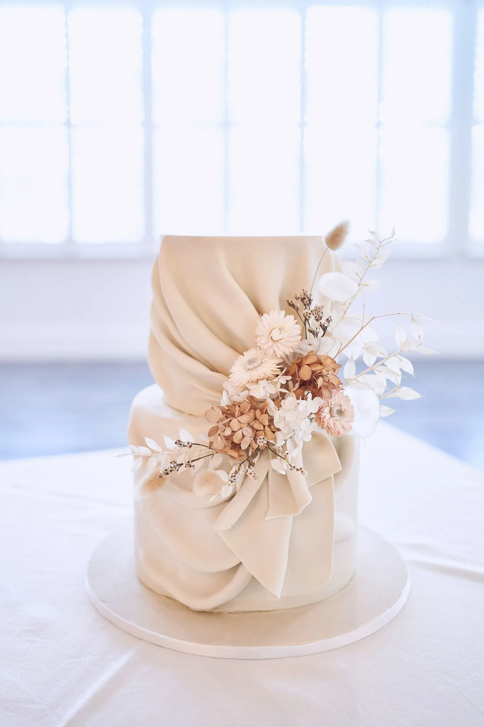 10 Kue Pernikahan Sederhana tapi Elegan, Bisa jadi Inspirasi