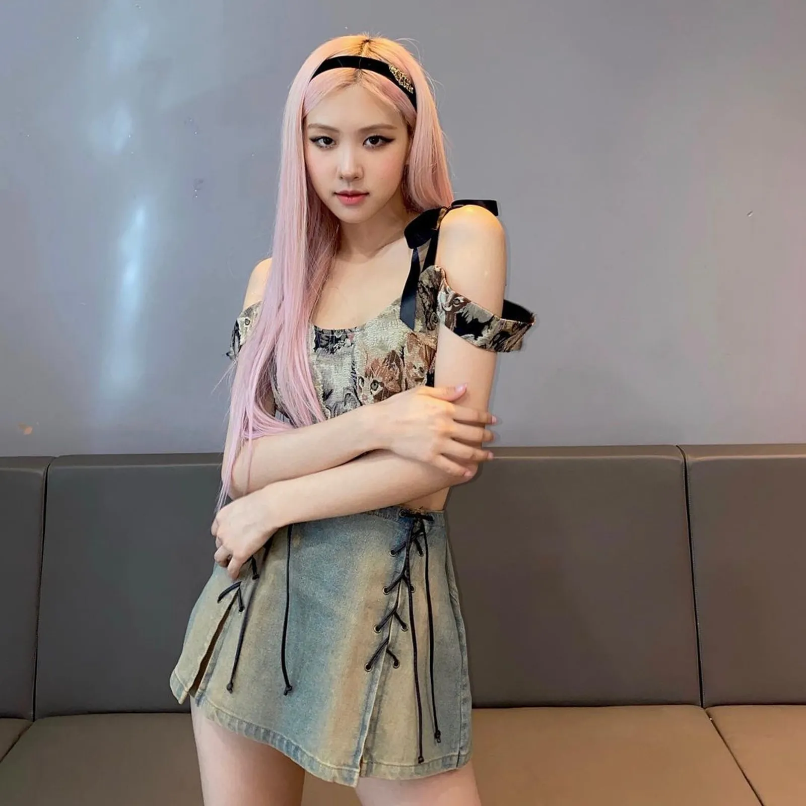 7 Idol K-Pop yang Tampil Memesona dengan Rambut Pink