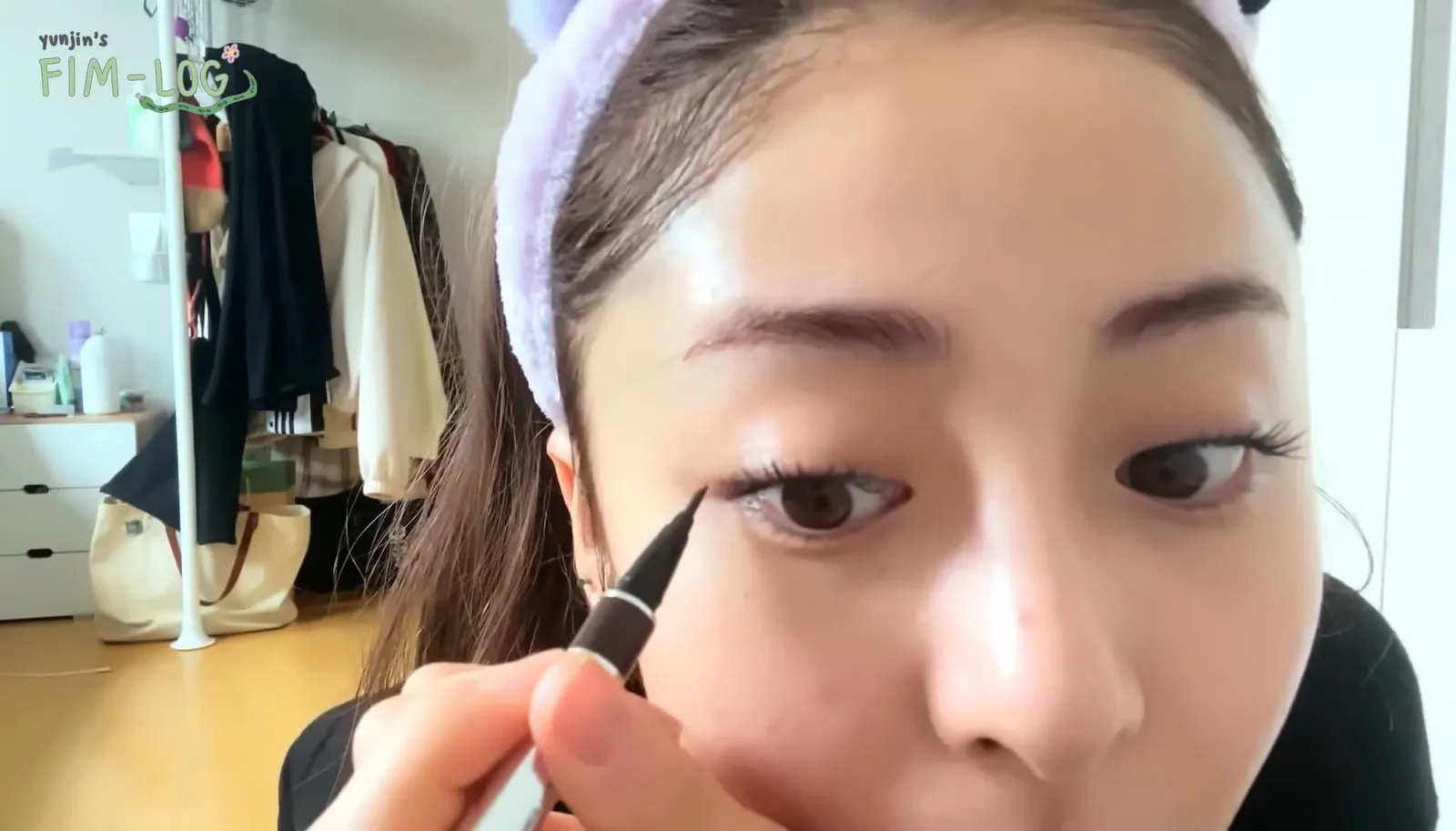 Terlihat Fresh, Intip Rutinitas Makeup Yunjin 'Le Sserafim' 