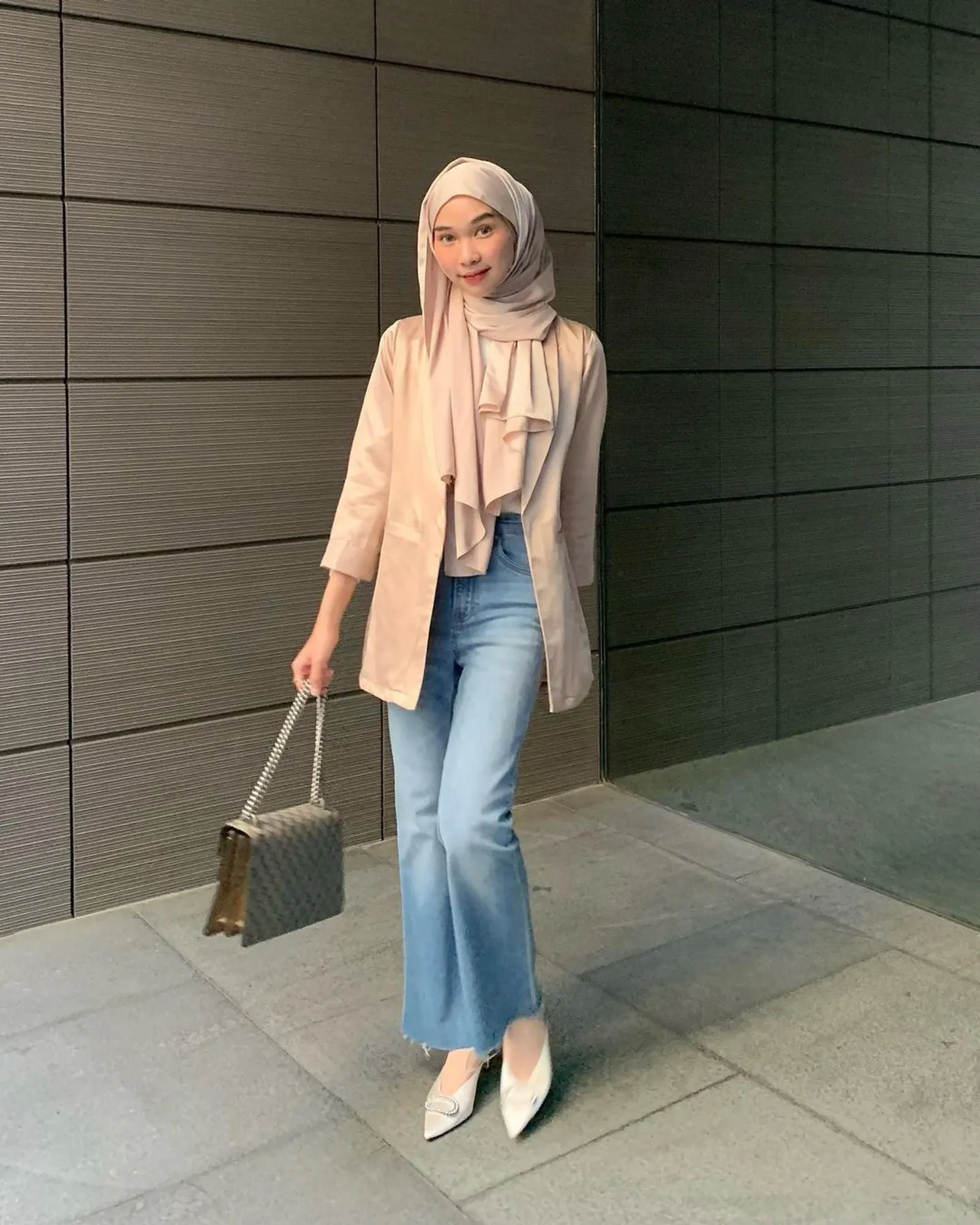 12 OOTD Hijab Kekinian Lengkap, Bisa Jadi Inspirasi Tampil Trendi