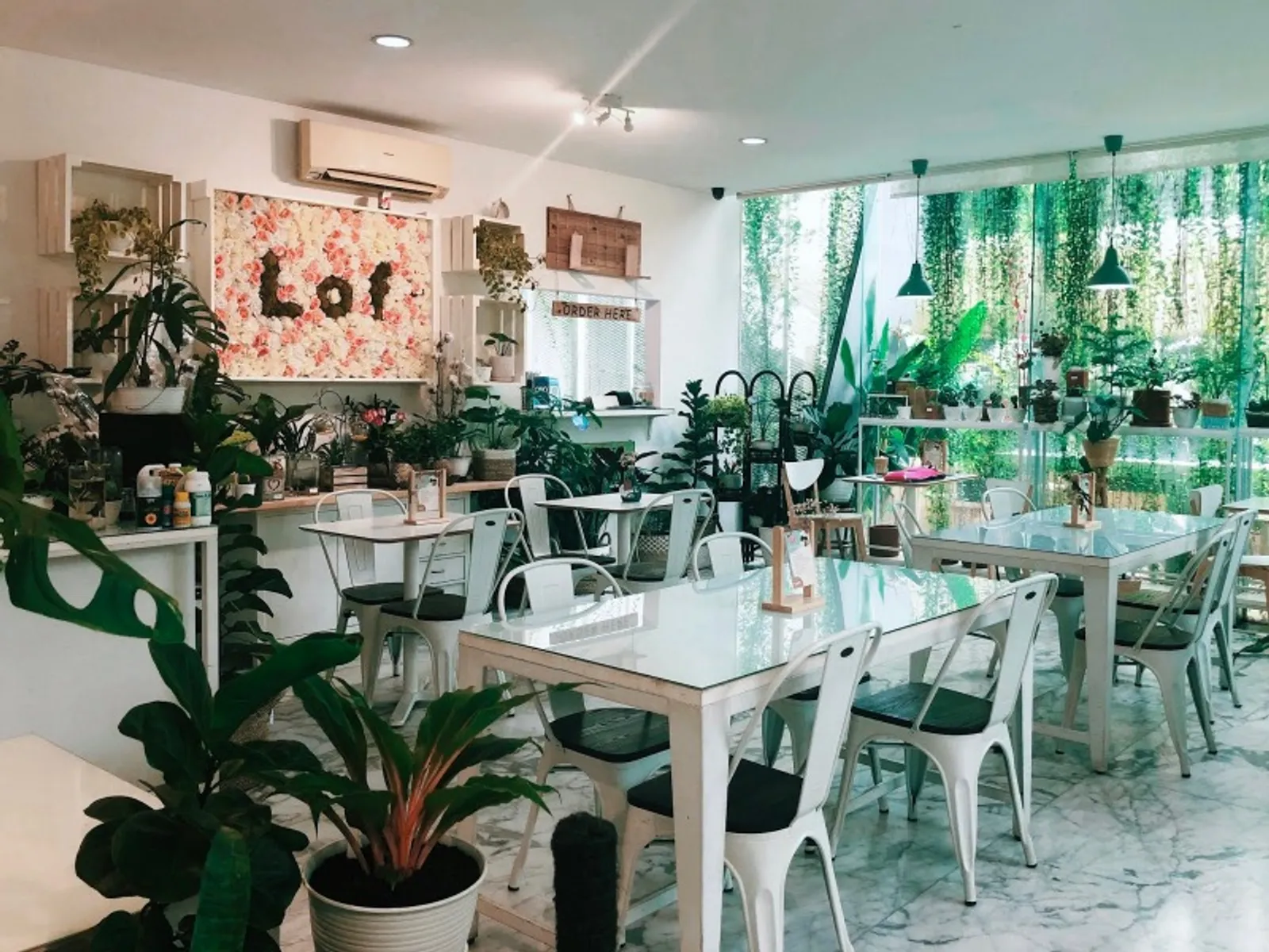 6 Rekomendasi Café untuk Kerja di Jakarta dengan Nuansa Taman