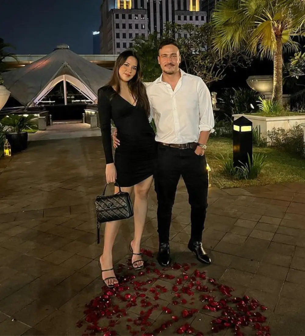 8 Potret Mesra Raisa dan Hamish Daud Rayakan Anniversary ke-5