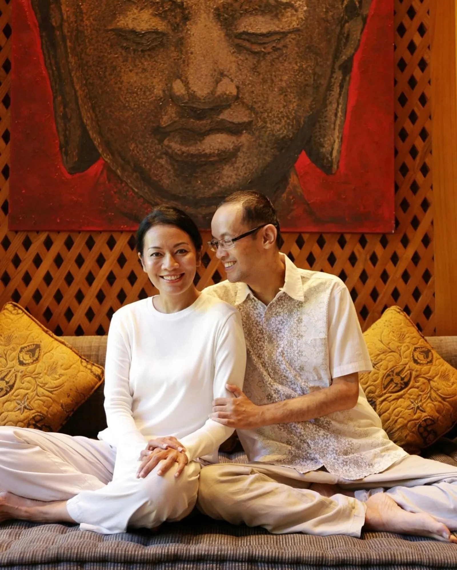 Suami Meninggal, Ini 10 Potret Kenangan Dewi Lestari dan Reza Gunawan