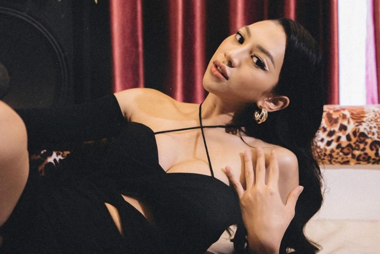 Potret Shakilla Astari, Kakak Shafa Harris yang Nggak Kalah Sensual 