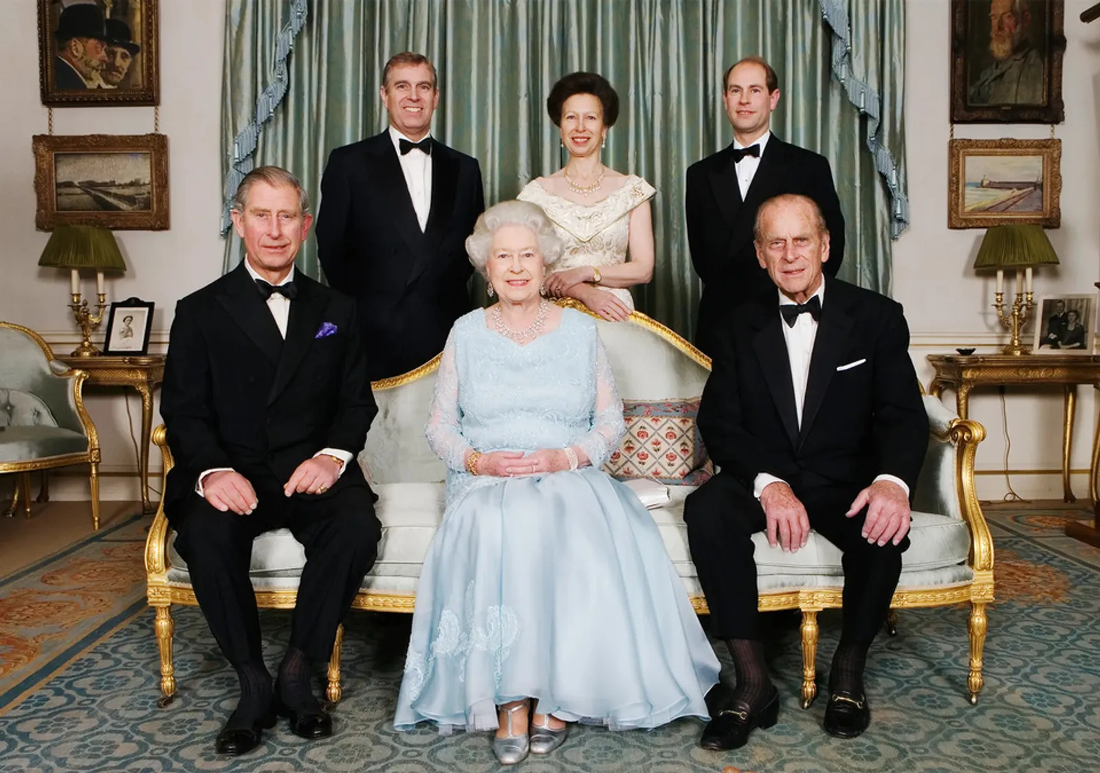 Ratu Elizabeth II Wafat, Ini Potret Kehangatan Sang Ratu dan Keluarga