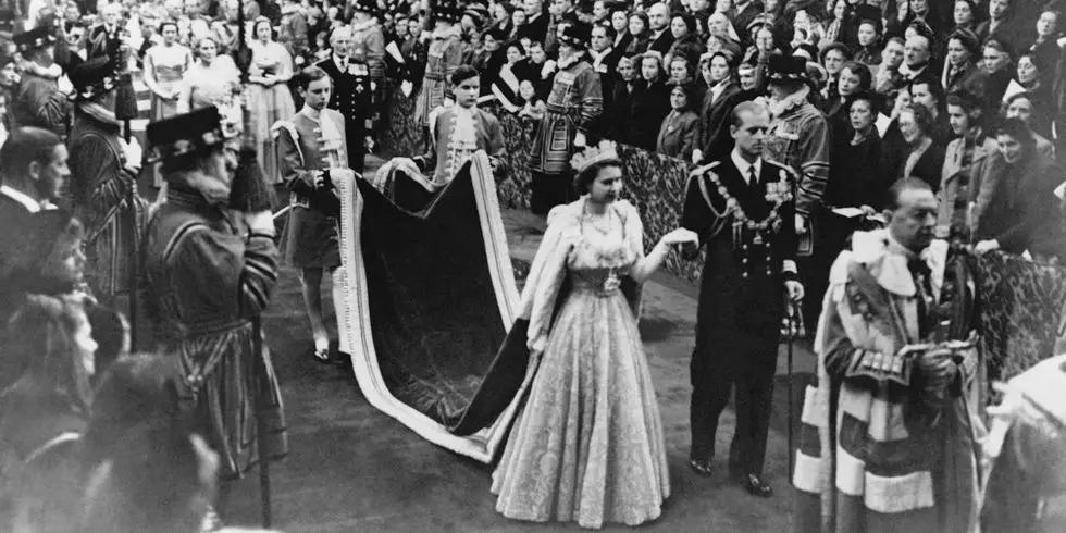 15 Foto Bersejarah Ratu Elizabeth II, Old But Gold