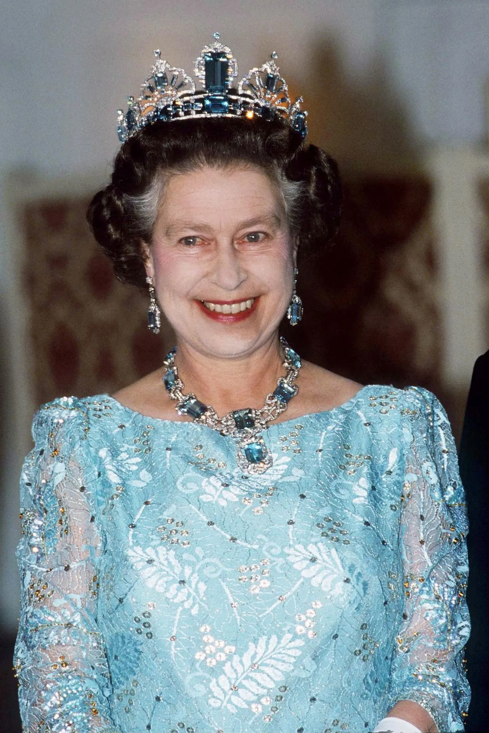 9 Mahkota Mewah yang Pernah Dipakai Ratu Elizabeth II Semasa Hidup