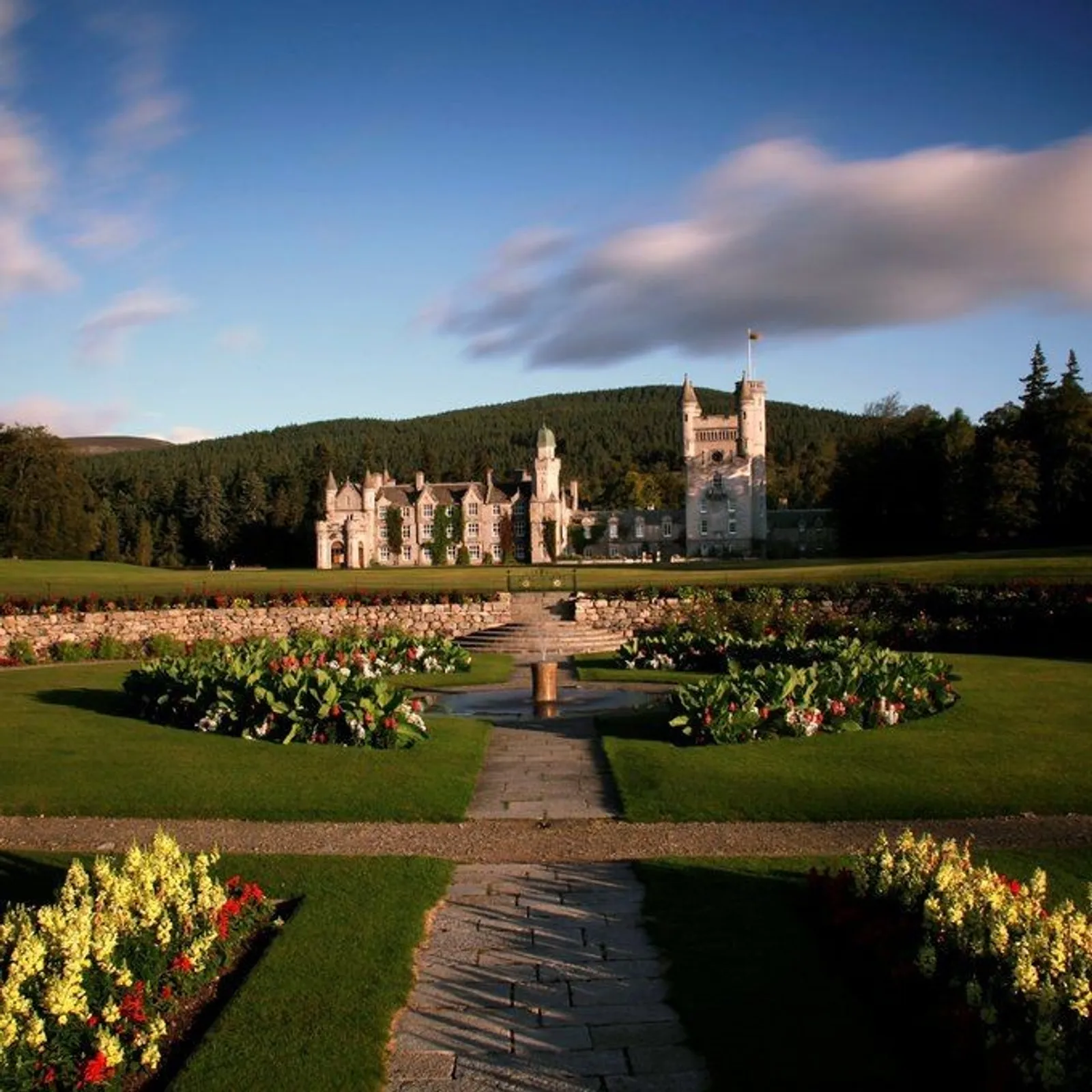 12 Fakta Menarik Istana Balmoral, Tempat Favorit Ratu Elizabeth II