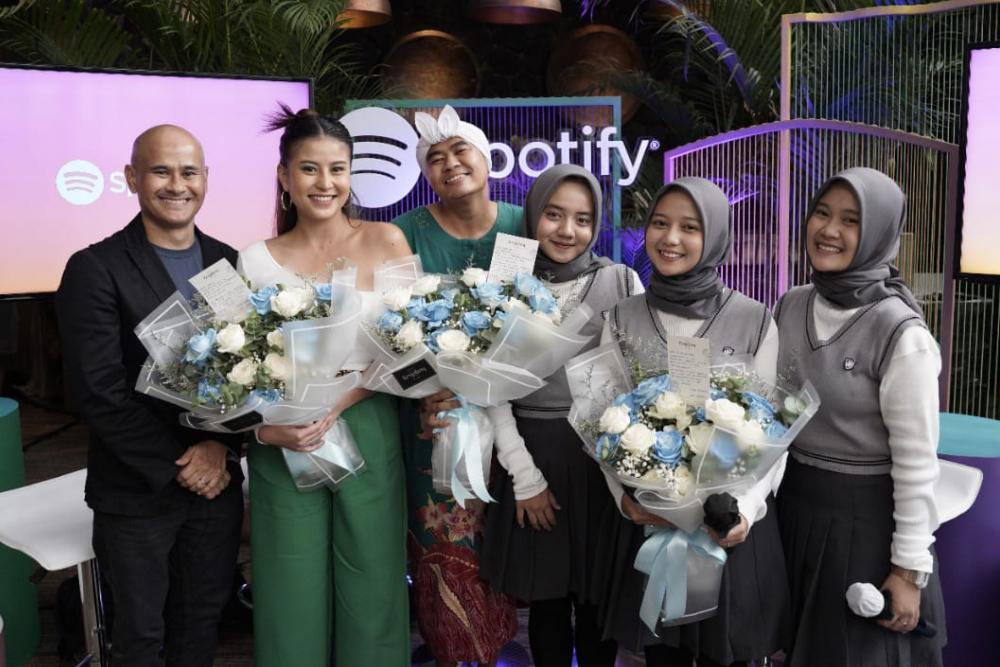 New Video Podcast Spotify, Gandeng Awkarin Hingga Komedian Mak Beti