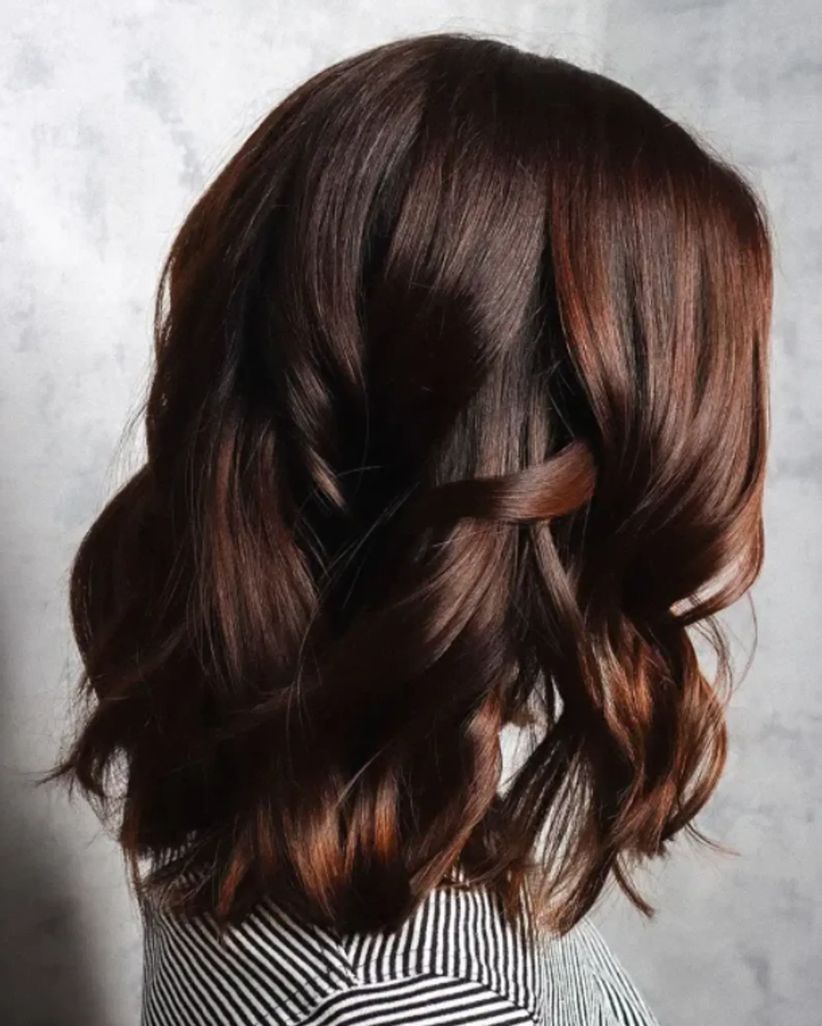 10 Warna Rambut Cokelat yang Bagus untuk Perempuan, Natural!