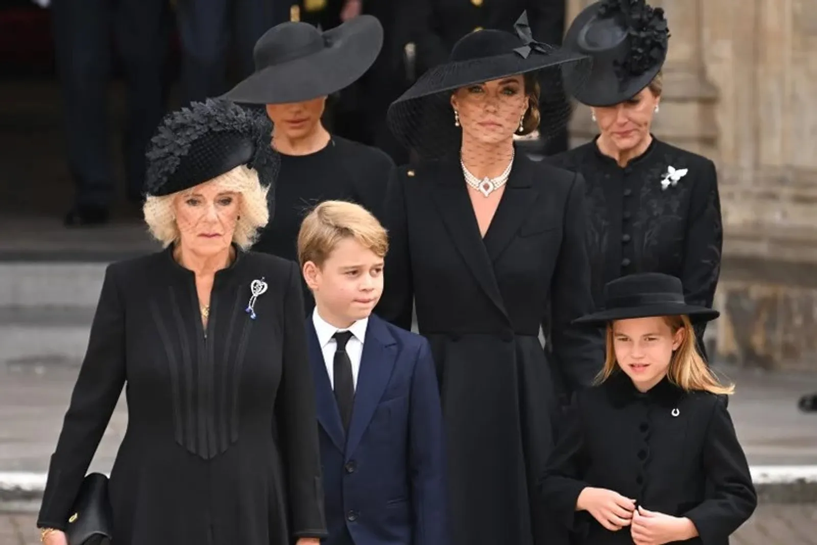 Fakta Aksesori Anggota Kerajaan Inggris di Pemakaman Ratu Elizabeth