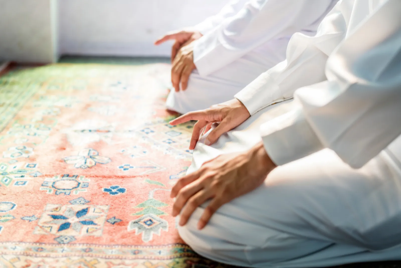 Doa Tahiyat Awal dan Akhir Lengkap Arab, Latin dan Artinya