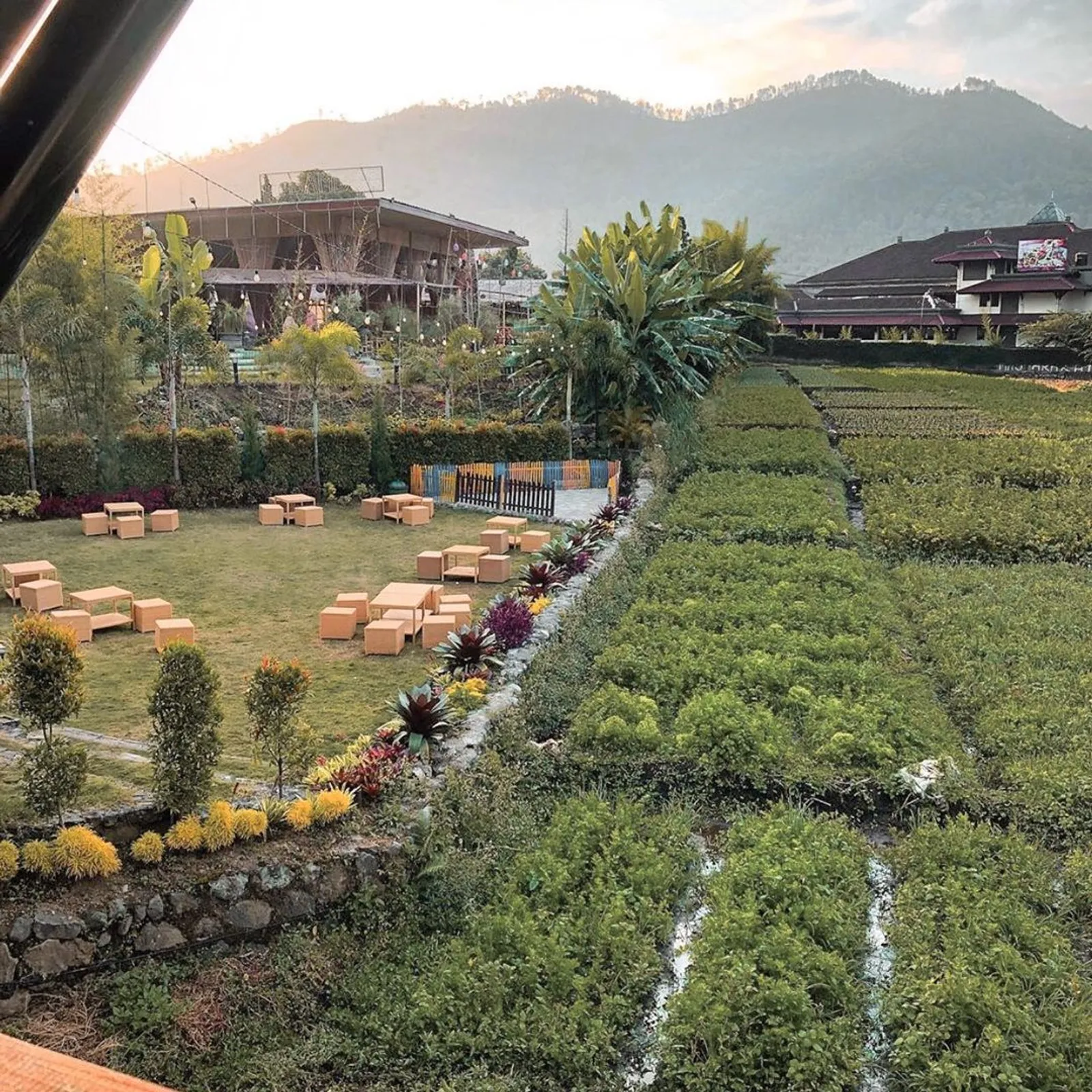 15 Tempat Nongkrong di Malang dengan View Bagus