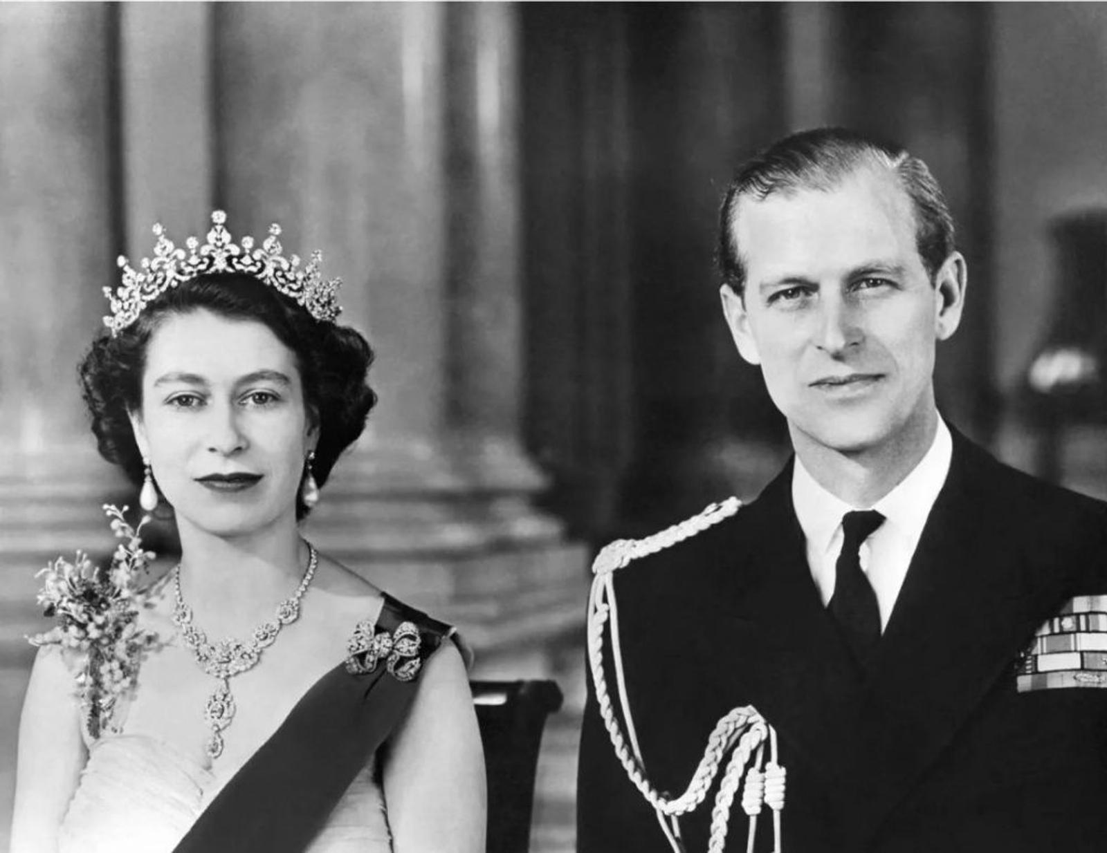 7 Perhiasan Favorit Ratu Elizabeth II Semasa Hidup