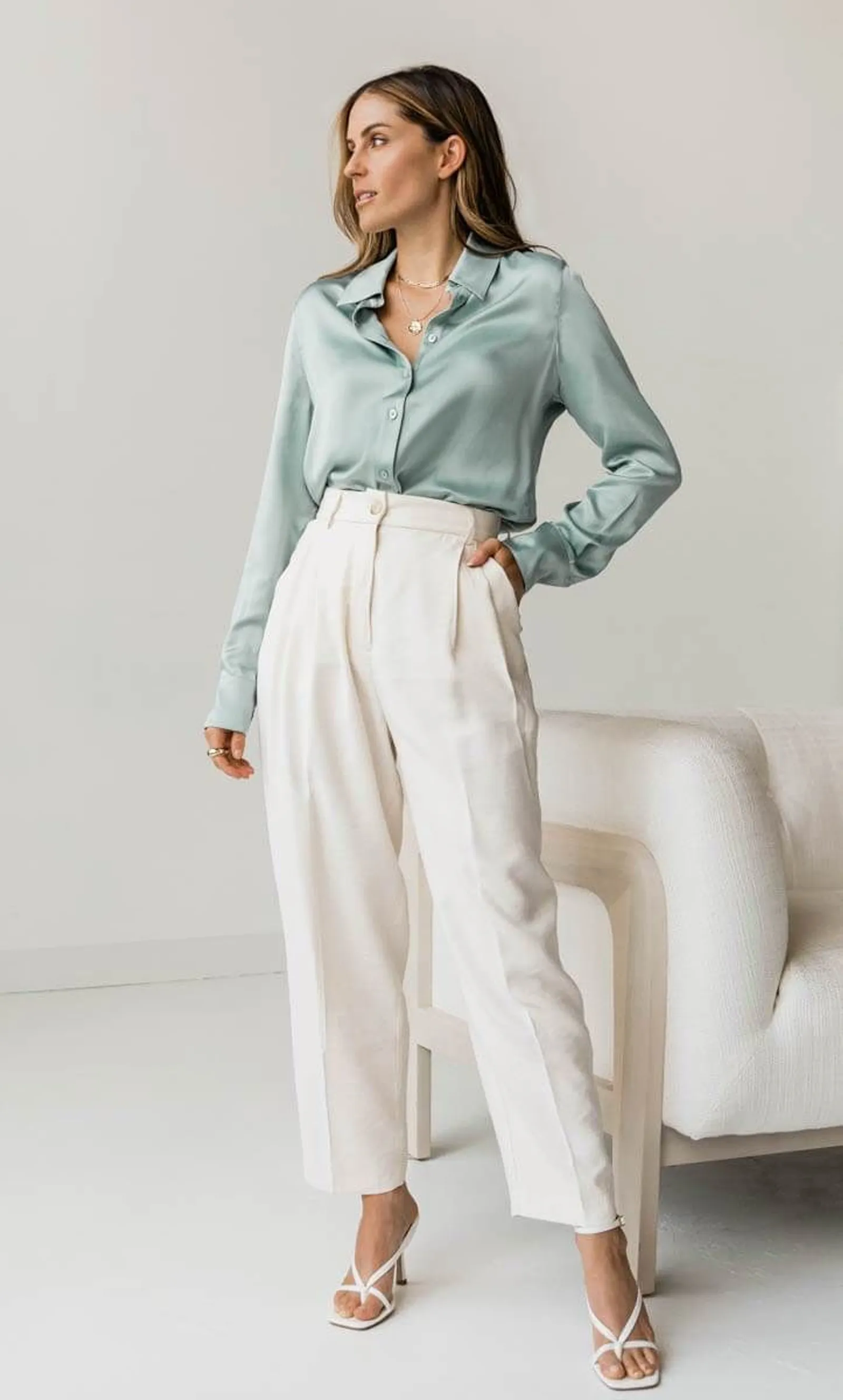 10 Model Baju Atasan Perempuan Lengan Panjang Terbaru, Stylish!