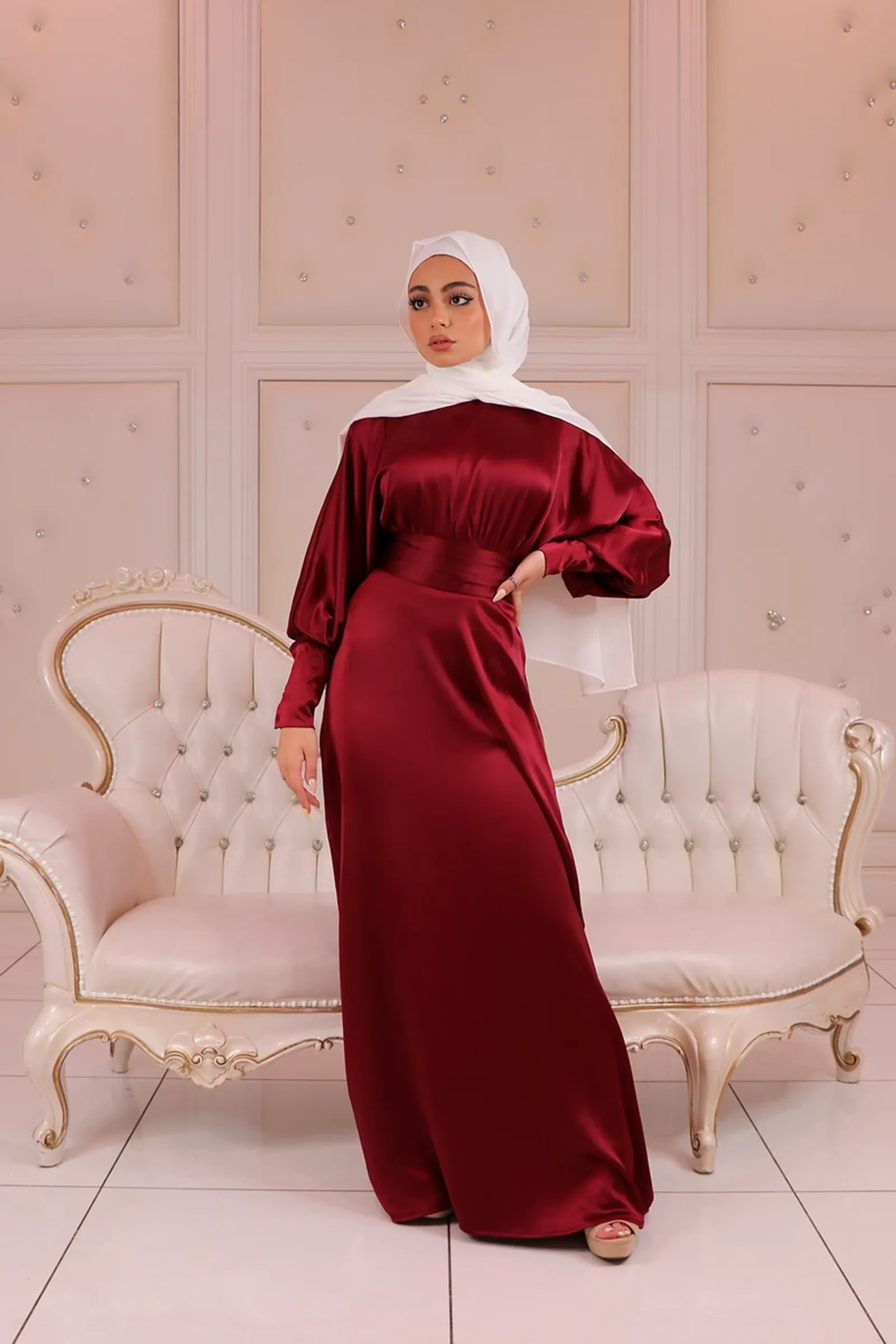 11 Gaun Bridesmaid Hijab Simple dan Menawan, Tetap Modis!