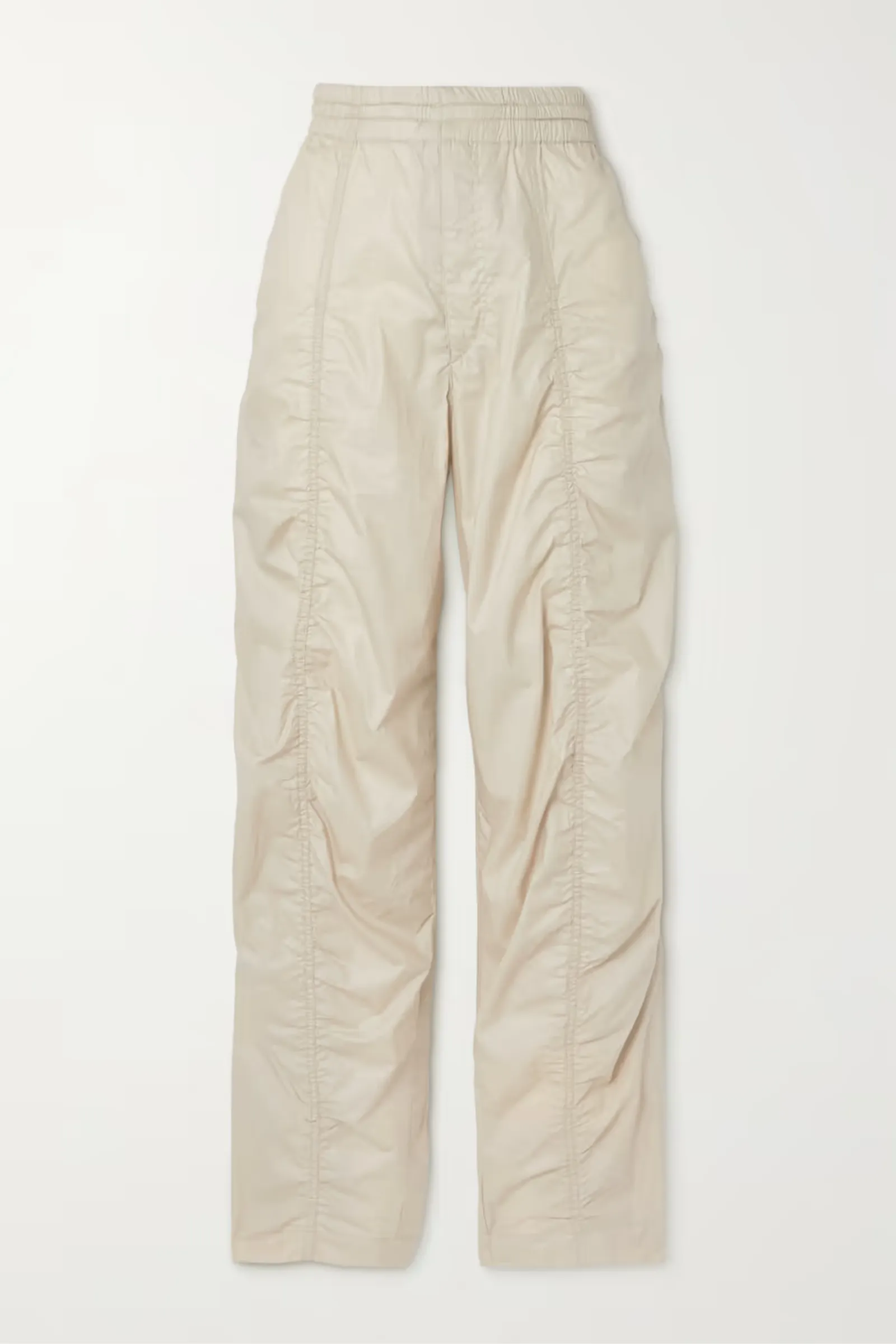 #PopbelaOOTD: Coba Trend Y2K Pakai Celana Parasut 