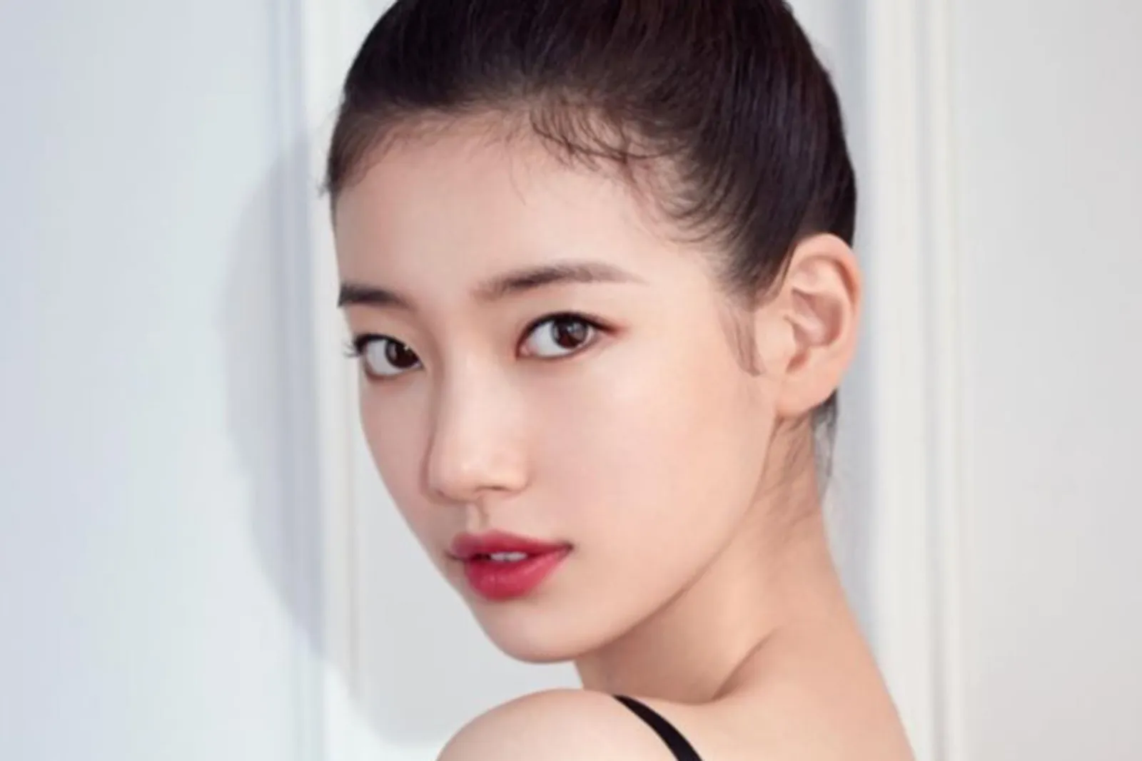 Berbagai Potret Cantik Suzy Saat Photoshoot