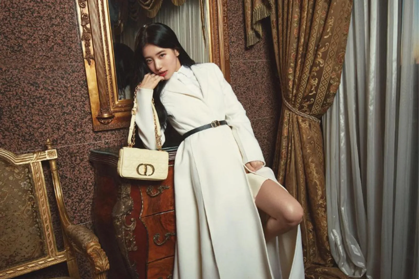 Berbagai Potret Cantik Suzy Saat Photoshoot