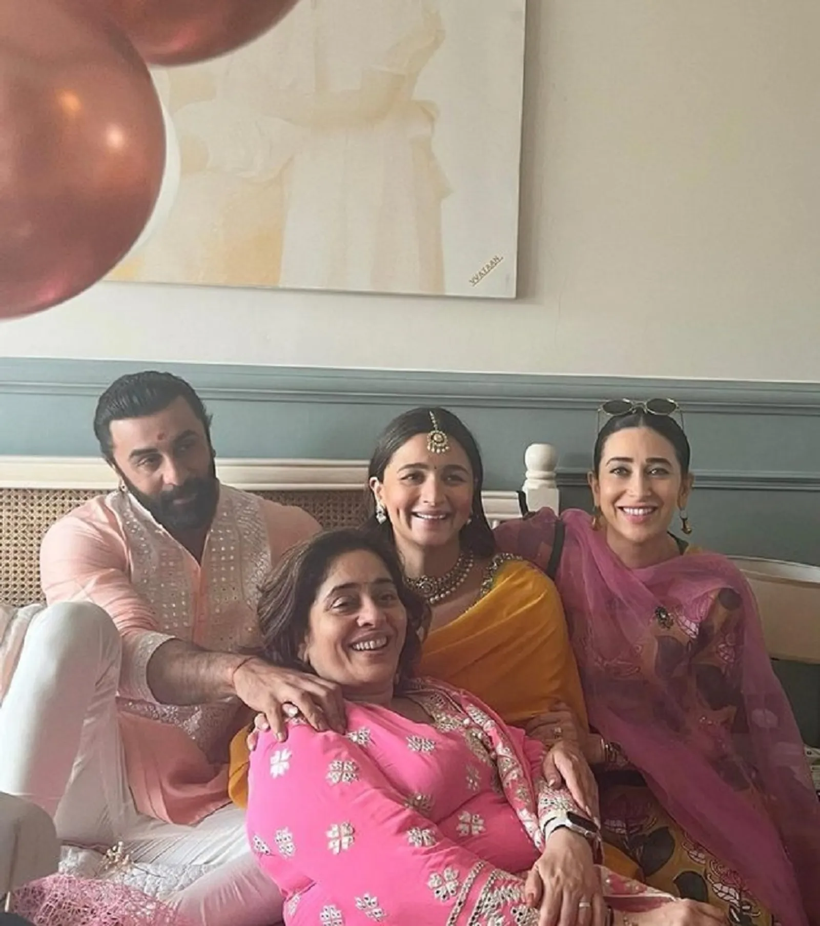 Penuh Kebahagiaan, Ini 8 Potret Baby Shower Alia Bhatt & Ranbir Kapoor