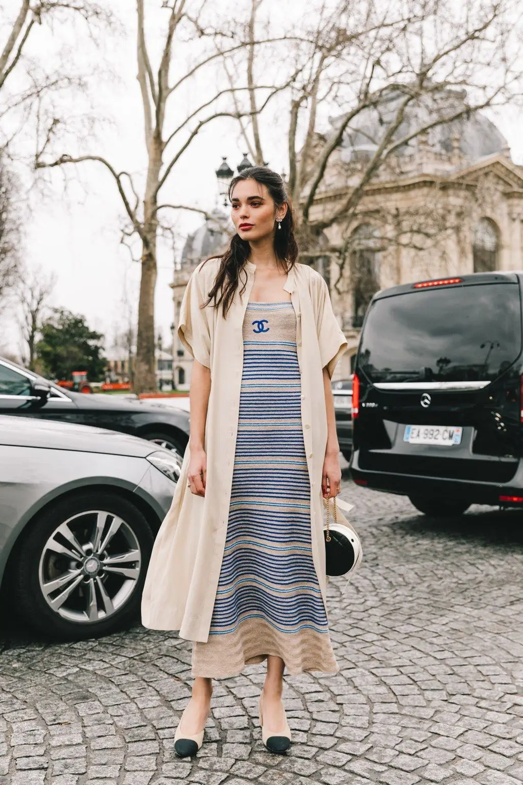 Cara Tampil Timeless Pakai Maxi Dress