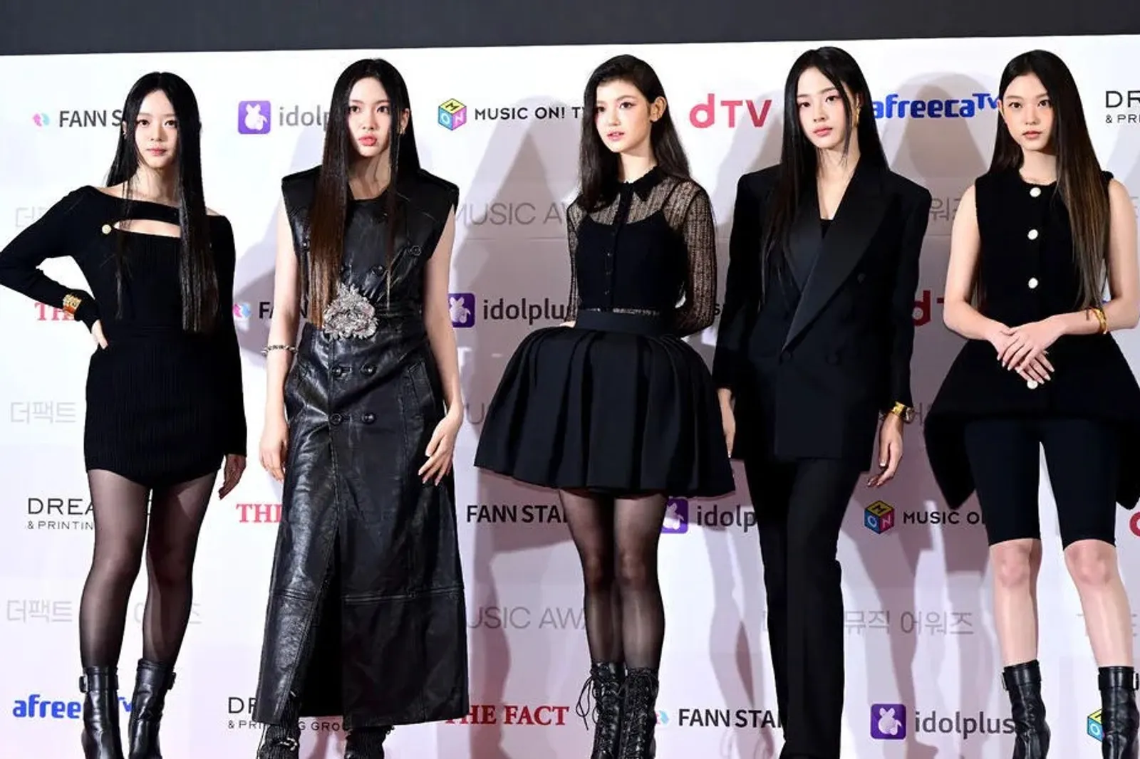 Gaya Para K-Idol di Karpet Merah The Fact Music Awards 2022
