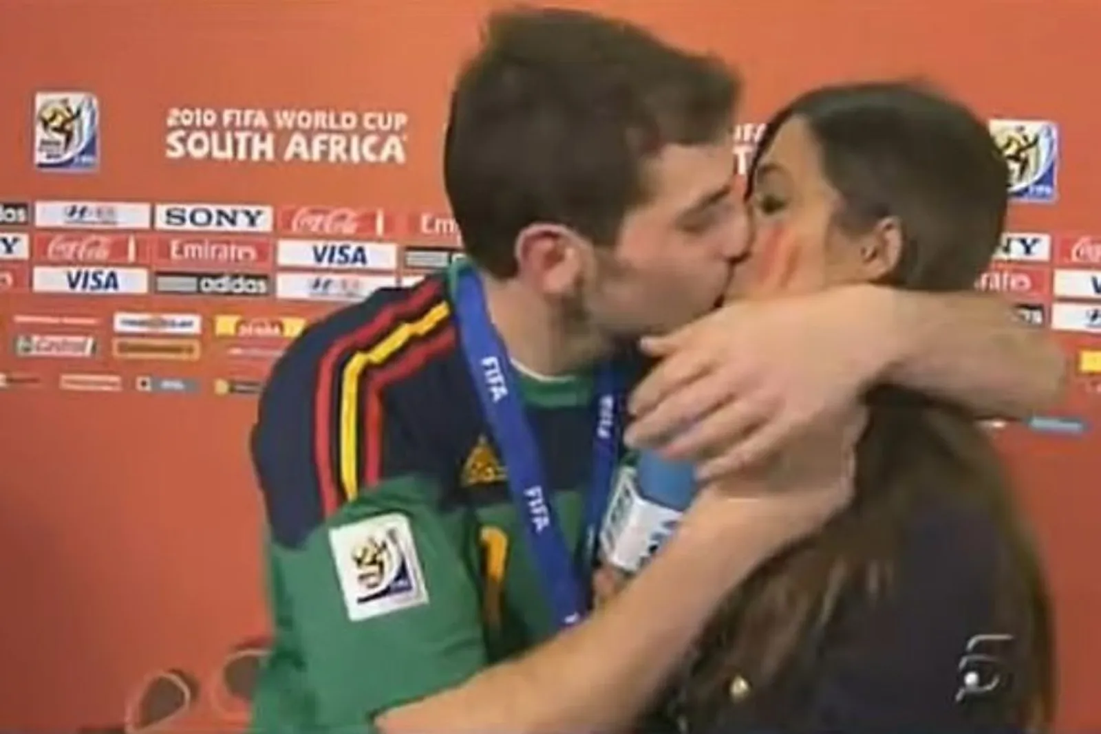 Mengaku Gay, Ini Kisah Cinta Iker Casillas dan Sara Carbonero