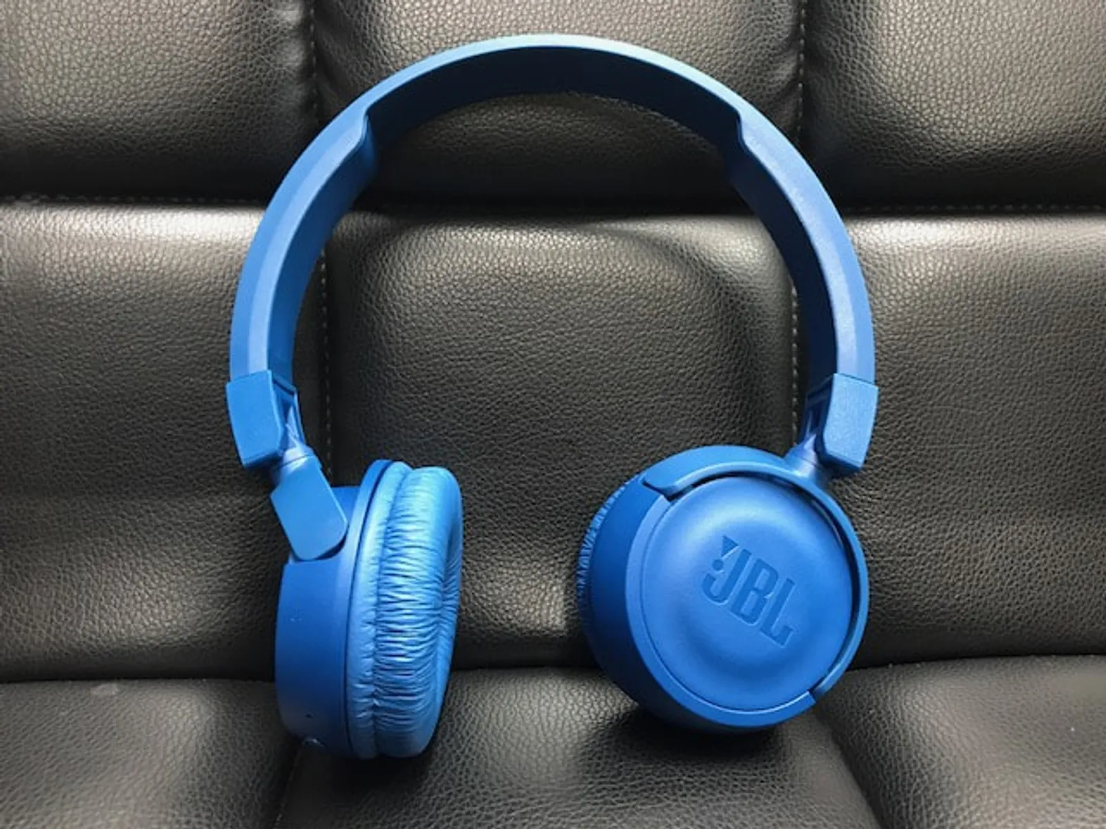 10 Rekomendasi Headphone Bluetooth Terbaik di Bawah Rp1 Jutaan