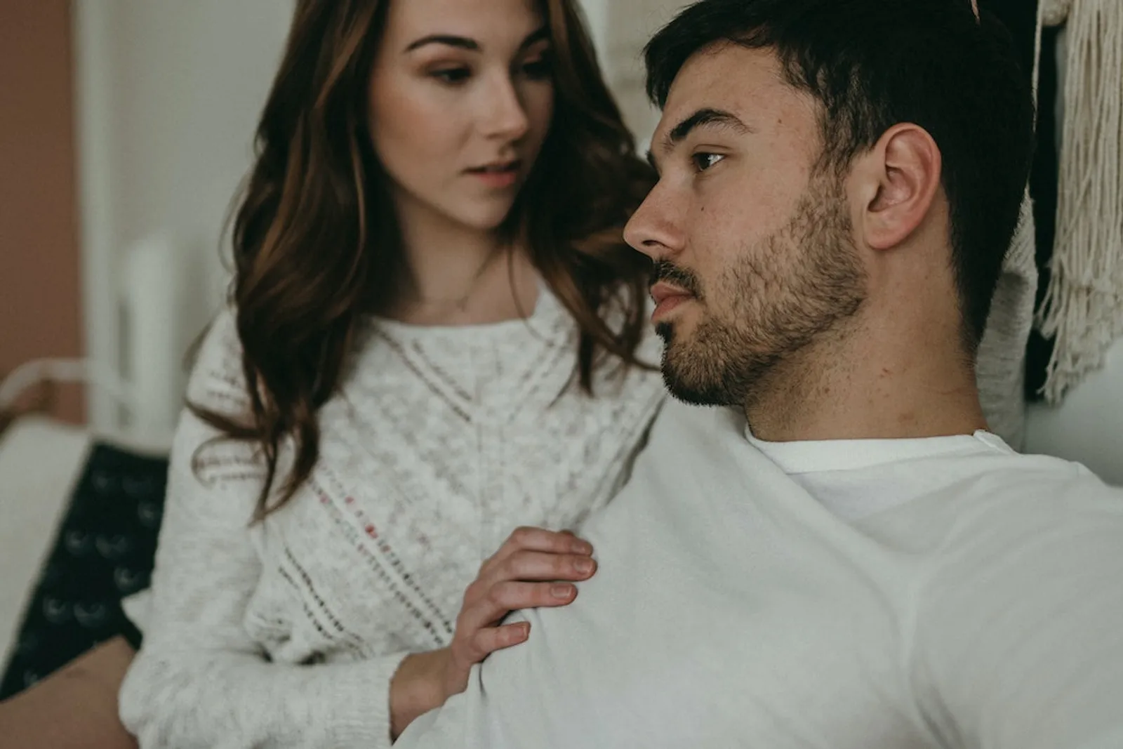 13 Tanda Suami Kamu Egois, Salah Satunya Tidak Pernah Memuji 
