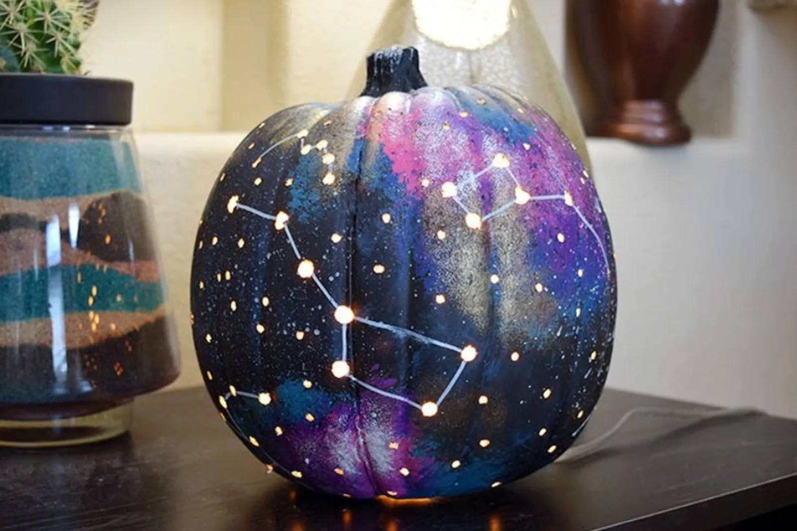 15 Ide Melukis Labu untuk Dekorasi Halloween yang Menggemaskan