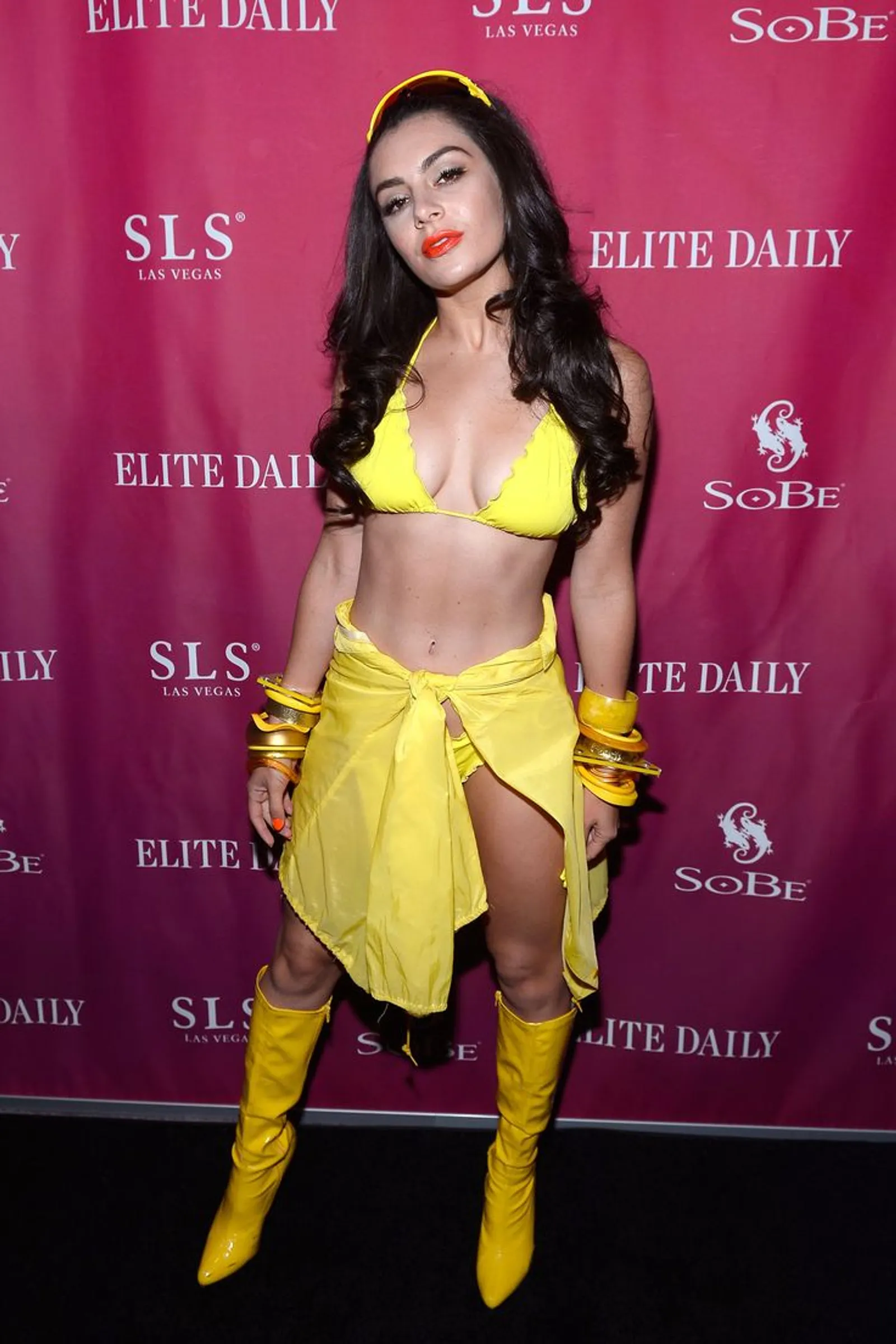 Gaya Berani Artis Hollywood yang Pakai Bikini di Acara Penting