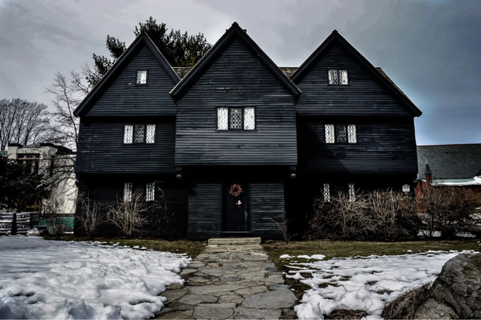 10 Rumah Berhantu yang Jadi Inspirasi Film Horor Ini Bisa Dikunjungi