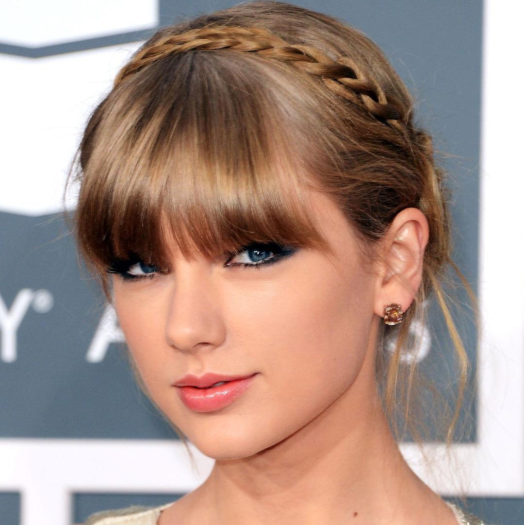 7 Gaya Rambut Taylor Swift Yang Ikonik