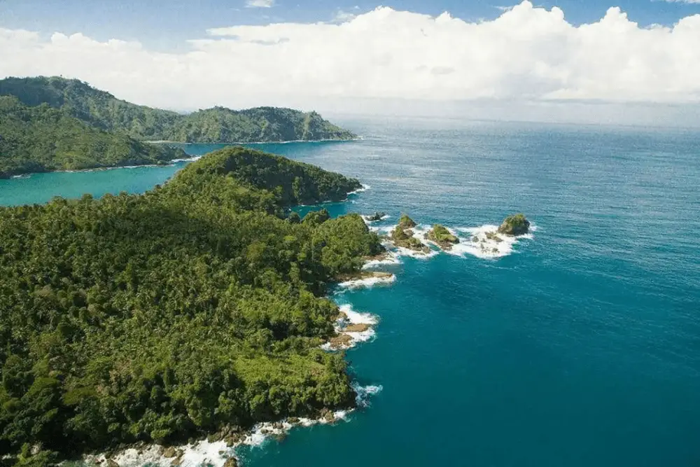 9 Rekomendasi Pantai di Malang, Panoramanya Keren Banget!