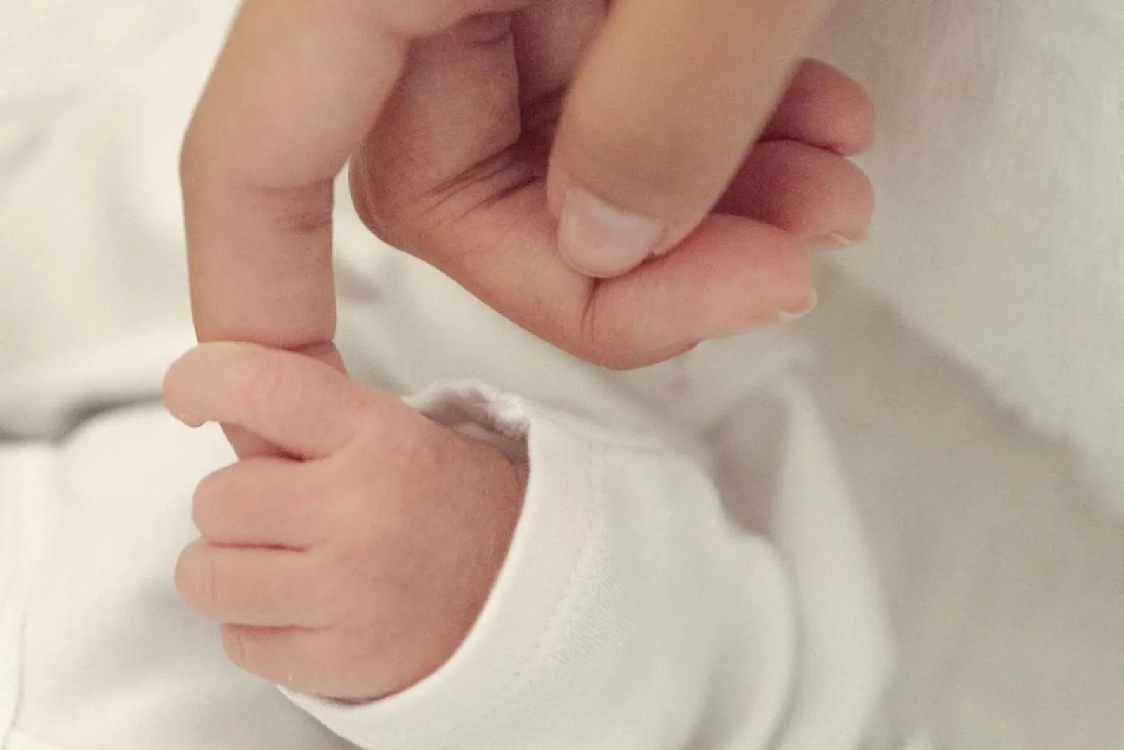 Resmi Jadi Ibu, Ini 6 Fakta Kelahiran Anak Pertama Alika Islamadina