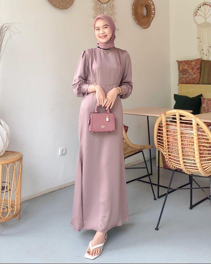 15 Gamis Satin Polos Modern Terbaru Simpel tapi Fashionable