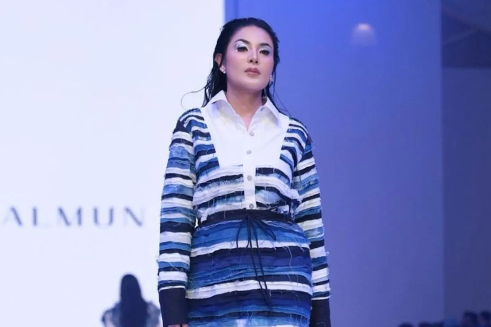 Deretan Seleb yang Jalan di Panggung Jakarta Fashion Week 2023 