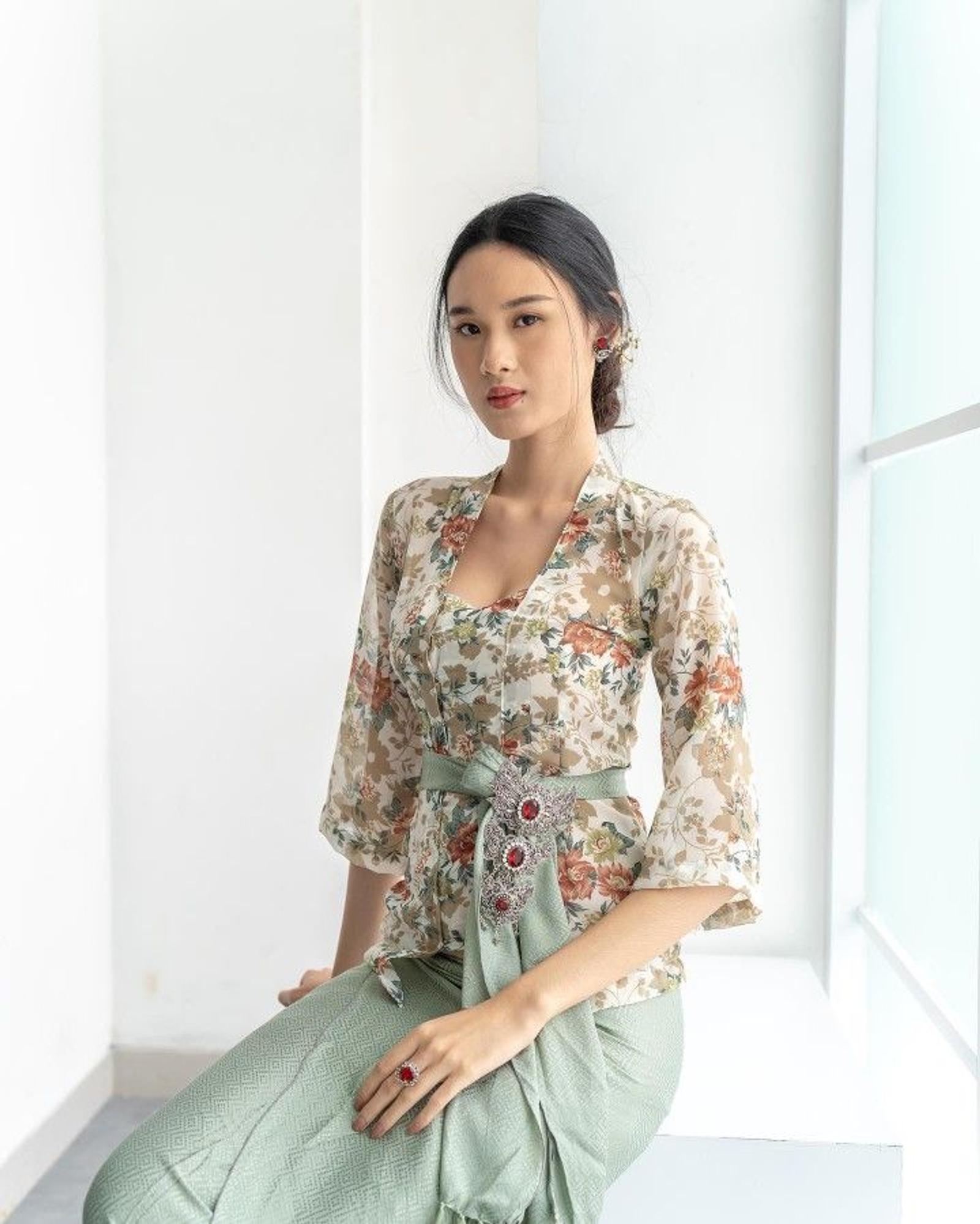 10 Model Kebaya Simpel tapi Mewah, Cocok untuk Pesta!