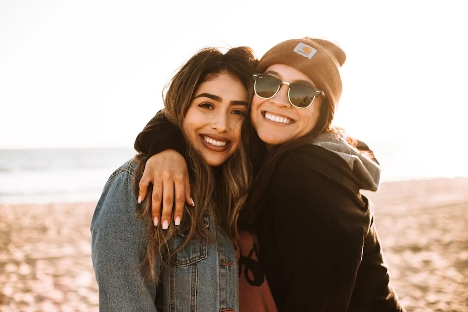 5 Cara yang Dilakukan Sahabat untuk Membantu Cari Jodoh Lewat Tinder