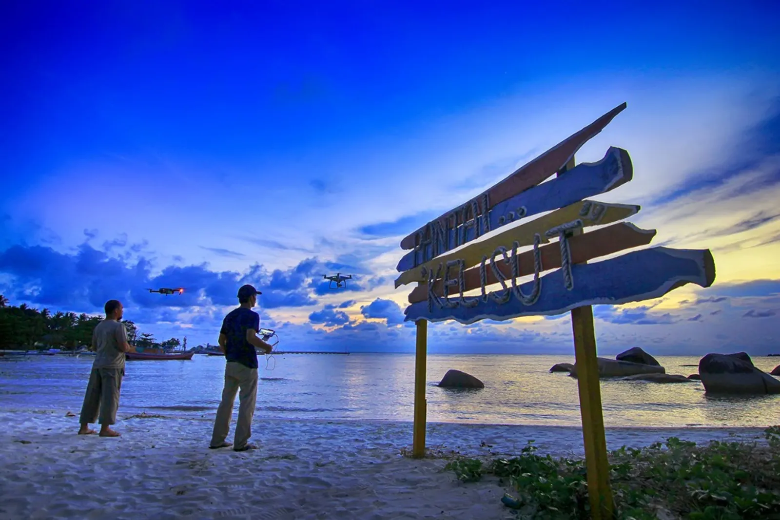 7 Rekomendasi Pantai Biru yang Indah di Bangka Selatan