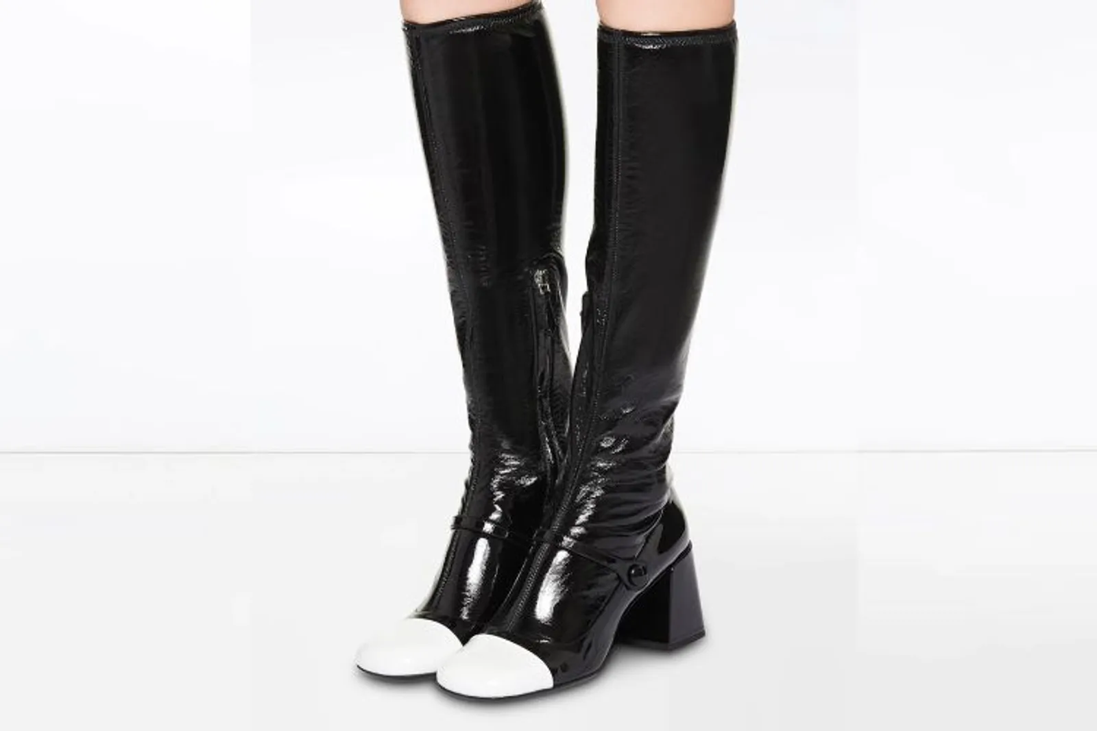 #PopbelaOOTD: Knee-High Boots Bernuansa Klasik untuk Perempuan