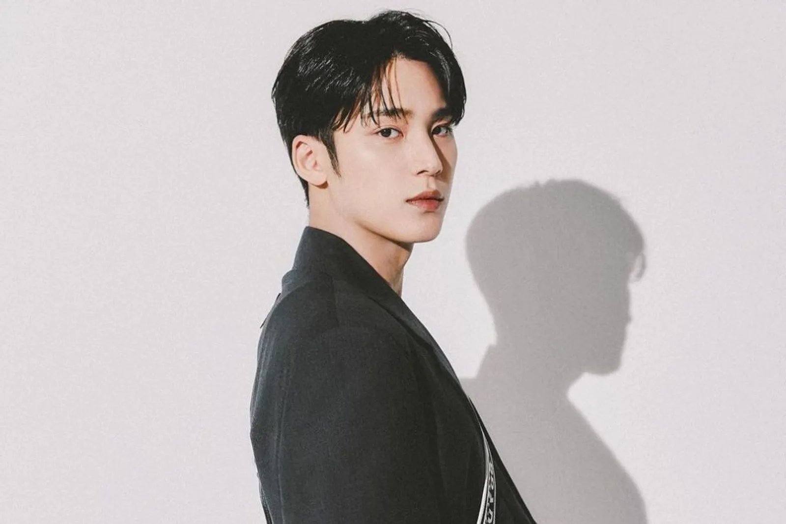 Visual Tak Nyata, Potret Mingyu 'SEVENTEEN' yang Bikin Terpana