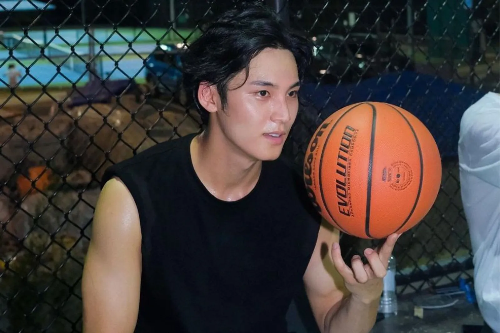 Visual Tak Nyata, Potret Mingyu 'SEVENTEEN' yang Bikin Terpana